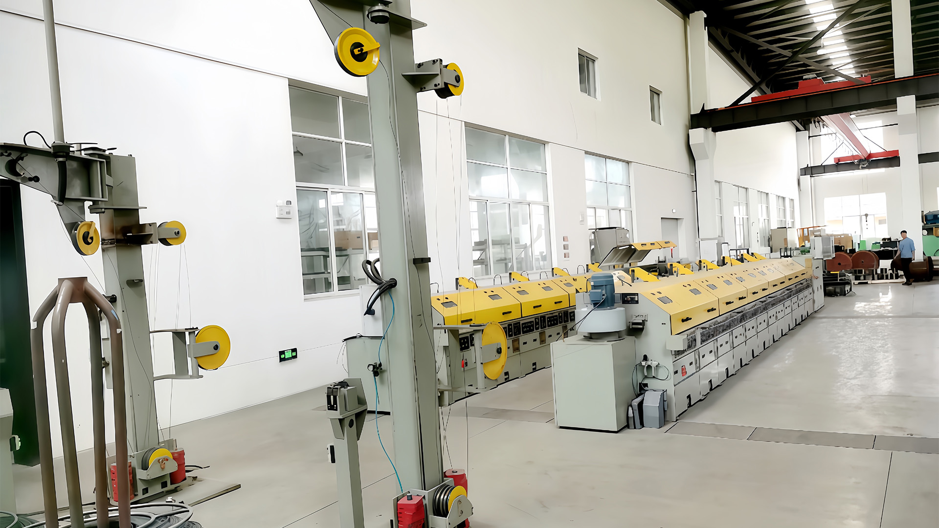 Hvordan opretholder Wire Pay-off-maskinen spændingskontrol for at forhindre trådstrækning eller deformation under pay-off?