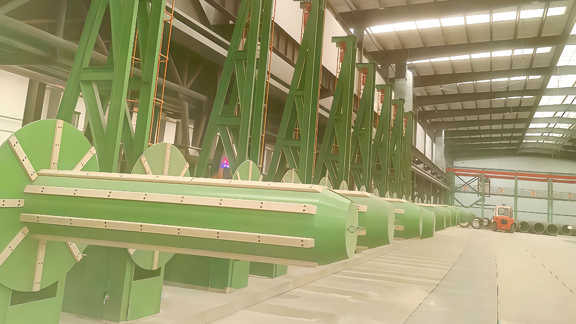 Hvordan håndterer Elevated Pay-Off Rack miljøfaktorer såsom fugt, støv eller ekstreme temperaturer under drift?